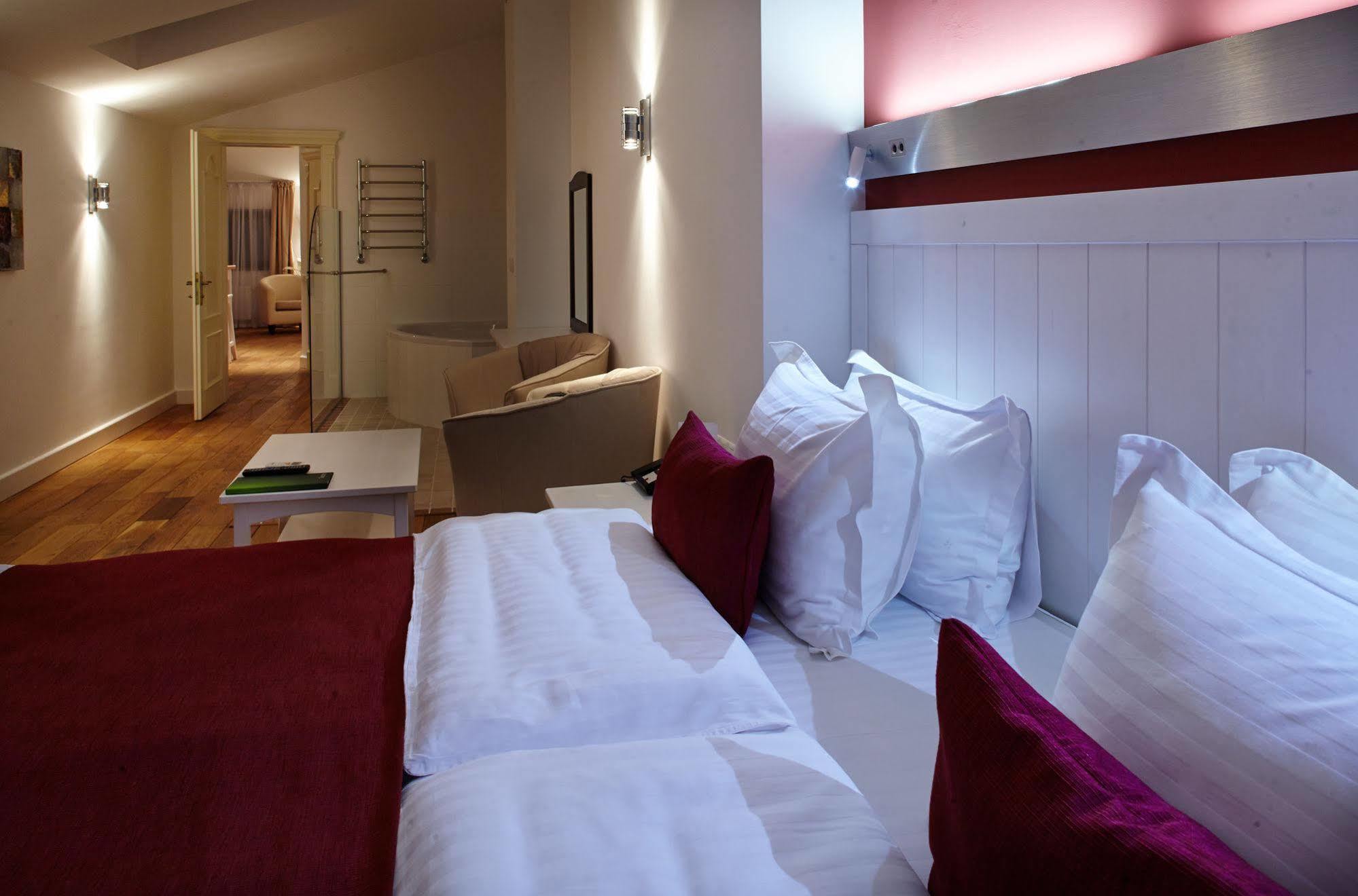 Rudolfo Hotel リヴィウ エクステリア 写真