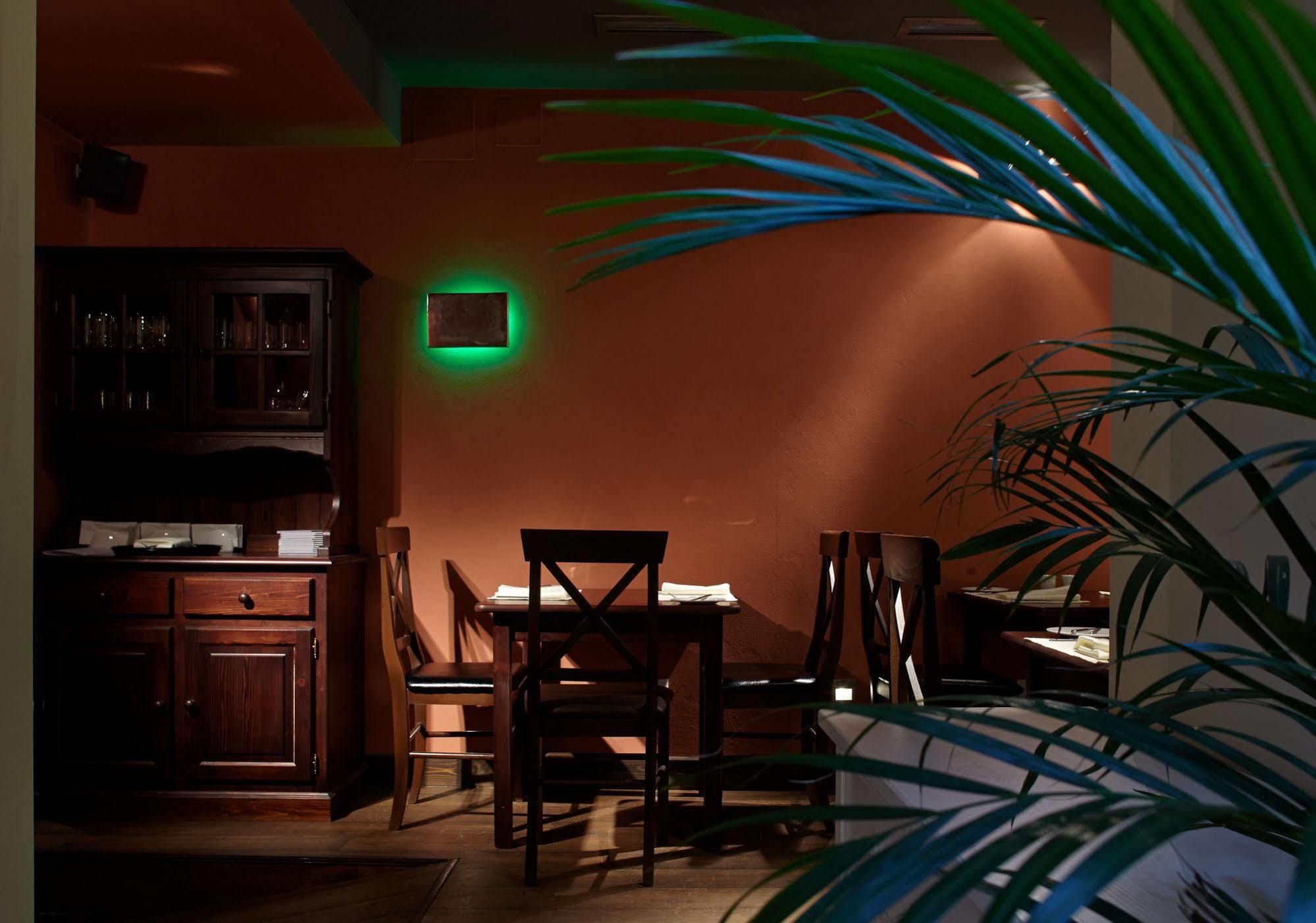 Rudolfo Hotel リヴィウ エクステリア 写真
