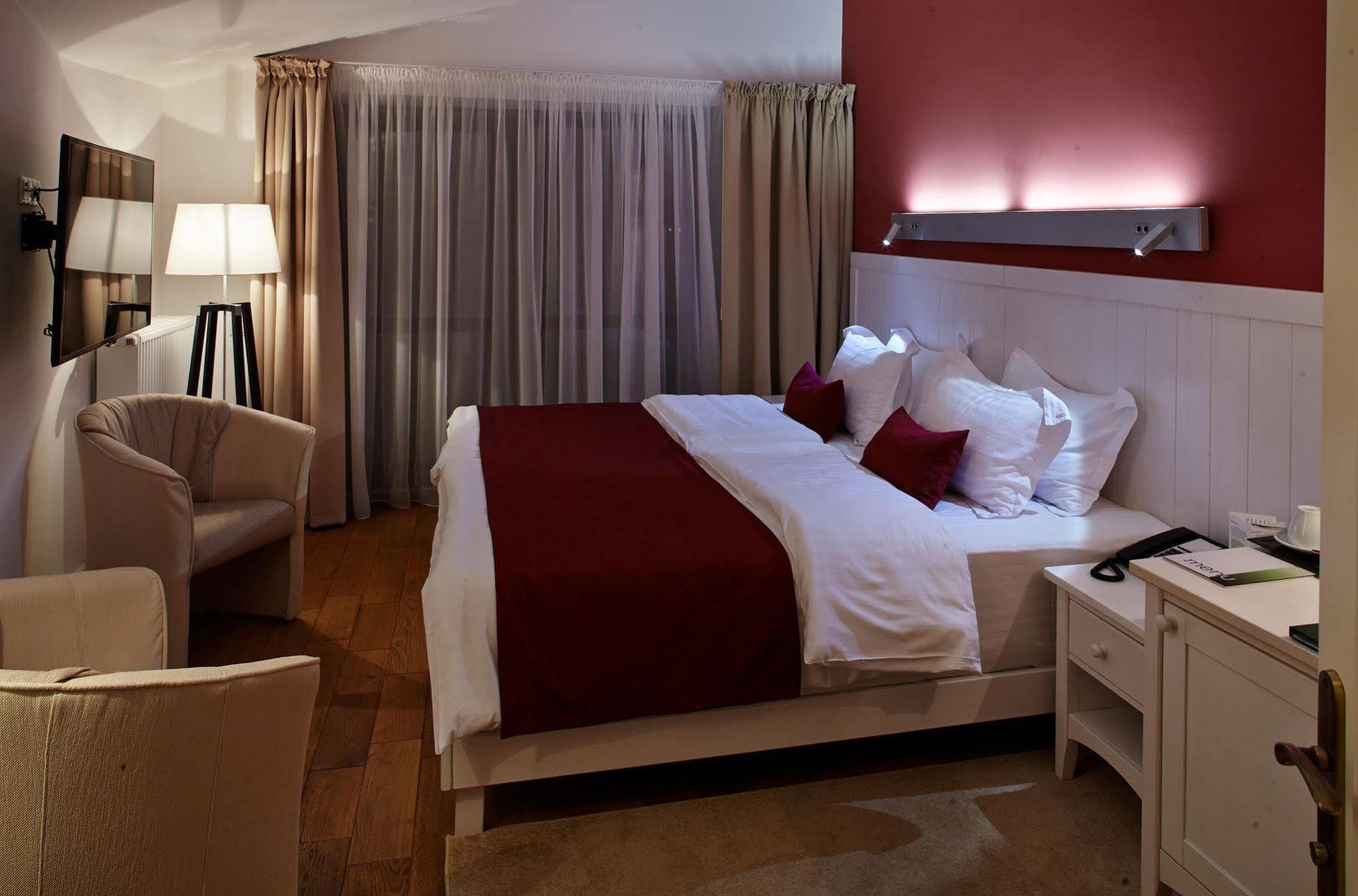 Rudolfo Hotel リヴィウ エクステリア 写真